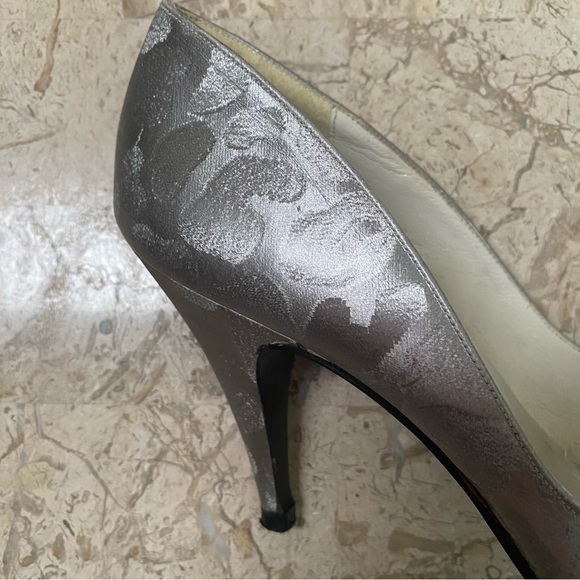 Vintage Elegant Silver Slip On Pump Pointed Toe Bow Size 6 - Picture 6 of 10